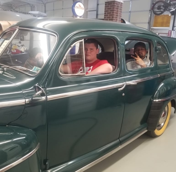 Meet your Posher, Antonio - Picture 1 of 1